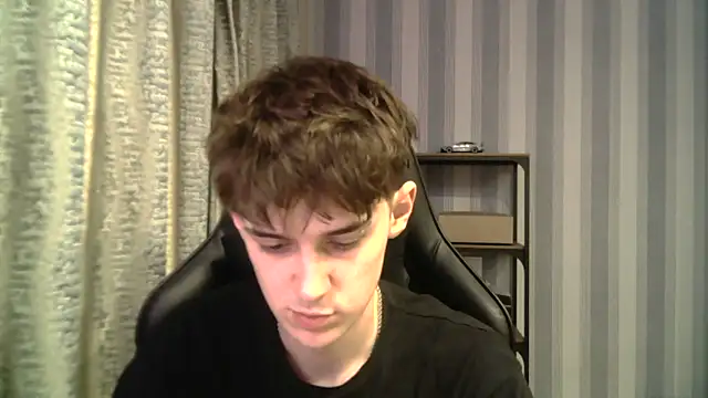 Hoot Dude  online show from 12/17/25, 02:34