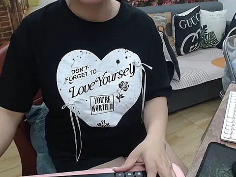 Snapshot of Lilya_39 chatting on 10/29/25, 03:20 Lilya 39 online show from 10/29/25, 03:20