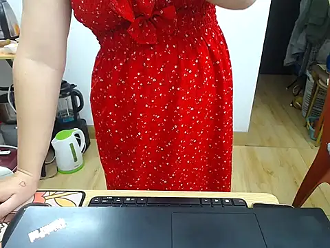 Snapshot of Lilya_39 chatting on 11/07/25, 10:37 Lilya 39 online show from 11/07/25, 10:37