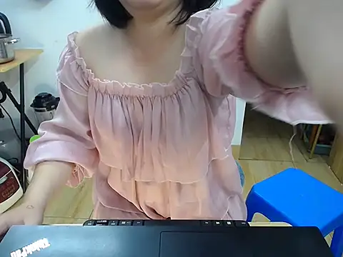 Snapshot of Lilya_39 chatting on 11/08/25, 01:55 Lilya 39 online show from 11/08/25, 01:55