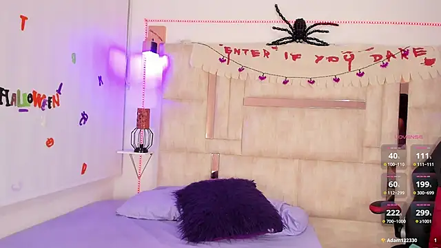 Snapshot of emily__walker chatting on 10/22/25, 01:22 emily walker online show from 10/22/25, 01:22