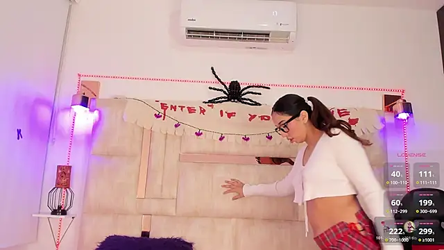 Snapshot of emily__walker chatting on 10/23/25, 12:15 emily walker online show from 10/23/25, 12:15