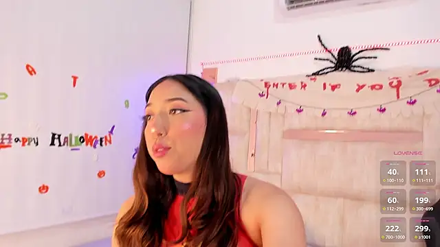 Snapshot of emily__walker chatting on 10/25/25, 03:47 emily walker online show from 10/25/25, 03:47