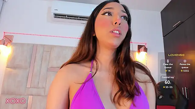 Snapshot of emily__walker chatting on 11/11/25, 08:53 emily walker online show from 11/11/25, 08:53