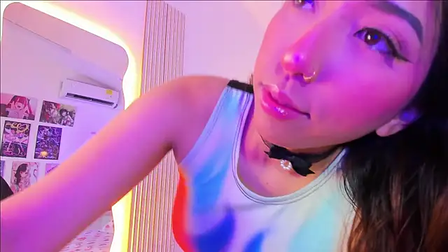 Snapshot of emily__walker chatting on 12/18/25, 03:56 emily walker online show from 12/18/25, 03:56