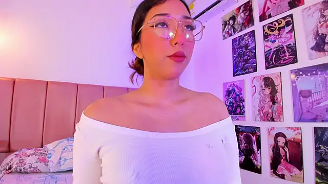 Snapshot of emily__walker chatting on 12/23/25, 04:10 emily walker online show from 12/23/25, 04:10