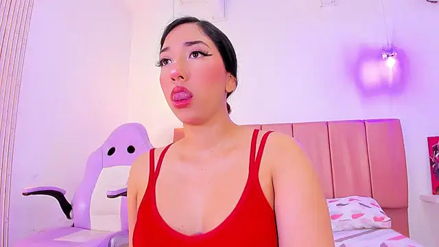 Snapshot of emily__walker chatting on 01/06/26, 04:16 emily walker online show from 01/06/26, 04:16