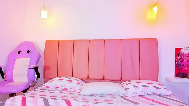 Snapshot of emily__walker chatting on 01/12/26, 04:39 emily walker online show from 01/12/26, 04:39