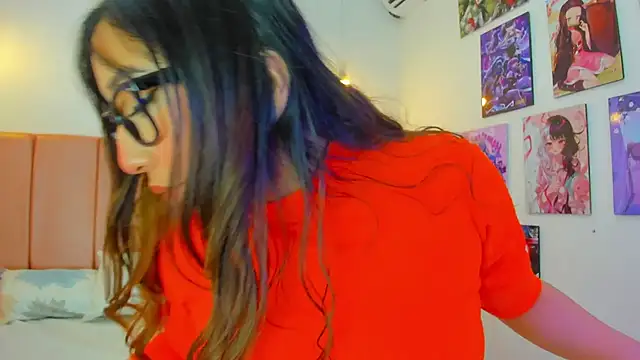 Snapshot of emily__walker chatting on 02/10/26, 04:16 emily walker online show from 02/10/26, 04:16