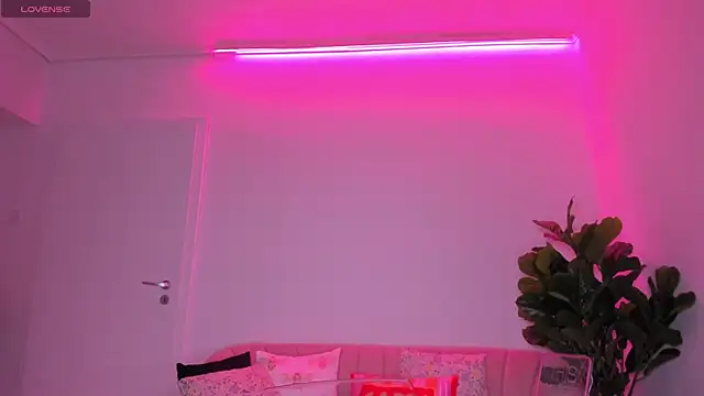 TiaBelle online show from 10/04/25, 05:22