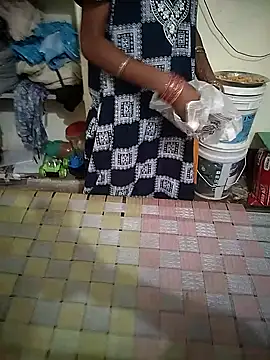 Snapshot of ARTIR1 chatting on 10/20/25, 09:10 ARTIR1 online show from 10/20/25, 09:10