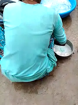 Snapshot of ARTIR1 chatting on 10/30/25, 04:14 ARTIR1 online show from 10/30/25, 04:14