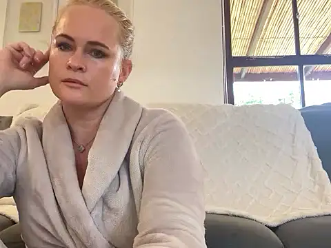 Snapshot of Sweet-TessaXX chatting on 10/01/25, 05:46 Sweet-TessaXX online show from 10/01/25, 05:46