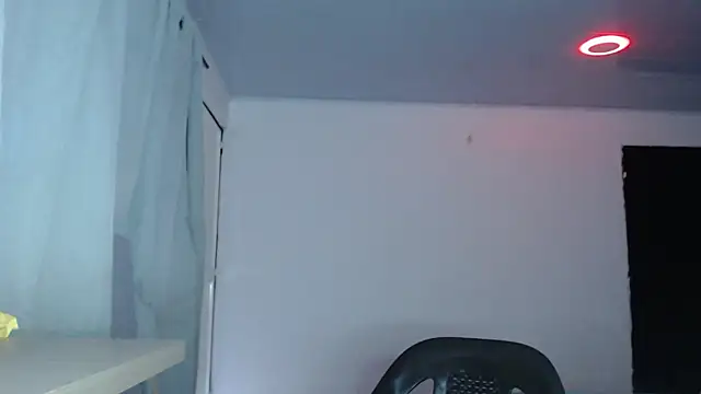 Snapshot of LittleCheerry69 chatting on 11/15/25, 04:25 LittleCheerry69 online show from 11/15/25, 04:25