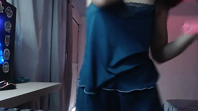 Snapshot of LittleCheerry69 chatting on 12/15/25, 07:29 LittleCheerry69 online show from 12/15/25, 07:29