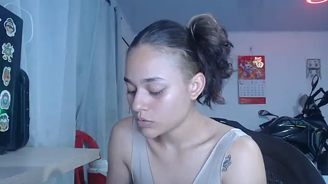 Snapshot of LittleCheerry69 chatting on 01/09/26, 04:37 LittleCheerry69 online show from 01/09/26, 04:37