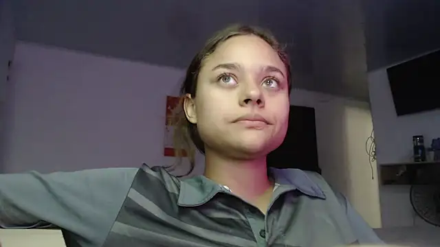 Snapshot of LittleCheerry69 chatting on 03/11/26, 04:13 LittleCheerry69 online show from 03/11/26, 04:13