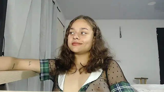 Snapshot of LittleCheerry69 chatting on 04/23/26, 02:52 LittleCheerry69 online show from 04/23/26, 02:52