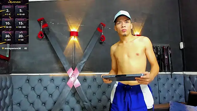 Snapshot of ALEX_MILLER25 chatting on 11/21/25, 07:07 ALEX MILLER25 online show from 11/21/25, 07:07