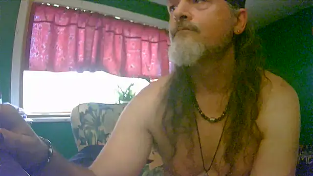Snapshot of HippieDad333 chatting on 06/30/26, 11:06 HippieDad333 online show from 06/30/26, 11:06