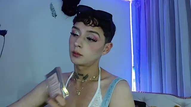 Snapshot of David_Fox01 chatting on 10/01/25, 03:23 David Fox01 online show from 10/01/25, 03:23