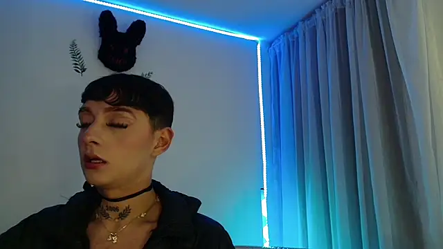 Snapshot of David_Fox01 chatting on 10/02/25, 03:02 David Fox01 online show from 10/02/25, 03:02