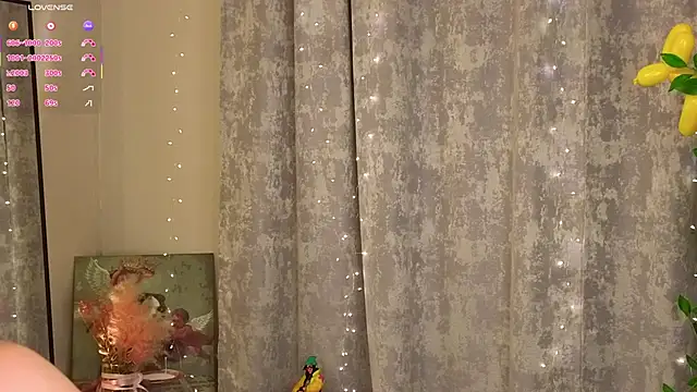 Snapshot of LunaraRada chatting on 02/01/26, 06:06 LunaraRada online show from 02/01/26, 06:06