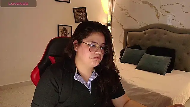 Nina Rouge7 online show from 12/18/25, 07:09