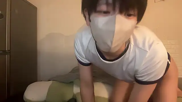 Snapshot of tora3220 chatting on 12/17/25, 12:55 tora3220 online show from 12/17/25, 12:55