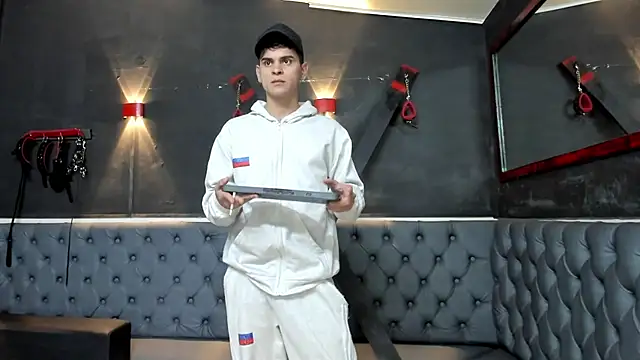 liam coleman25 online show from 12/17/25, 05:24