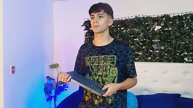 Snapshot of Axel_Draven chatting on 10/21/25, 10:49 Axel Draven online show from 10/21/25, 10:49