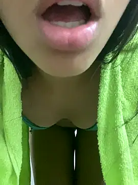 Snapshot of anywiilliane chatting on 11/15/25, 03:59 anywiilliane online show from 11/15/25, 03:59