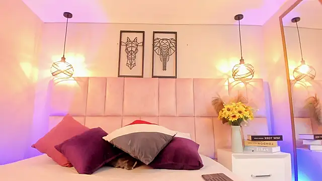 Charlotte hall  online show from 11/15/25, 04:43