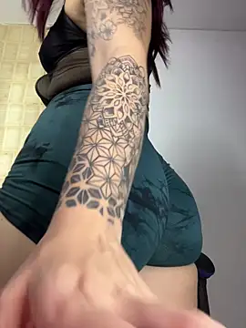 came lia1 online show from 11/24/25, 04:34