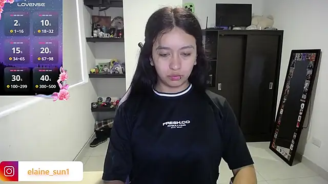 Snapshot of elaine_sun1 chatting on 04/15/26, 10:10 elaine sun1 online show from 04/15/26, 10:10