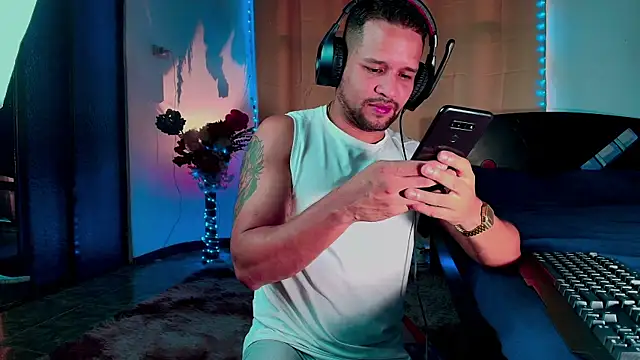 Snapshot of LucasGaeel chatting on 10/24/25, 04:47 LucasGaeel online show from 10/24/25, 04:47