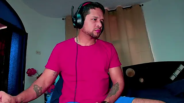 Snapshot of LucasGaeel chatting on 11/18/25, 08:46 LucasGaeel online show from 11/18/25, 08:46