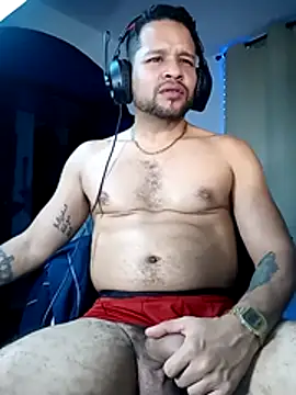 Snapshot of LucasGaeel chatting on 12/02/25, 01:22 LucasGaeel online show from 12/02/25, 01:22