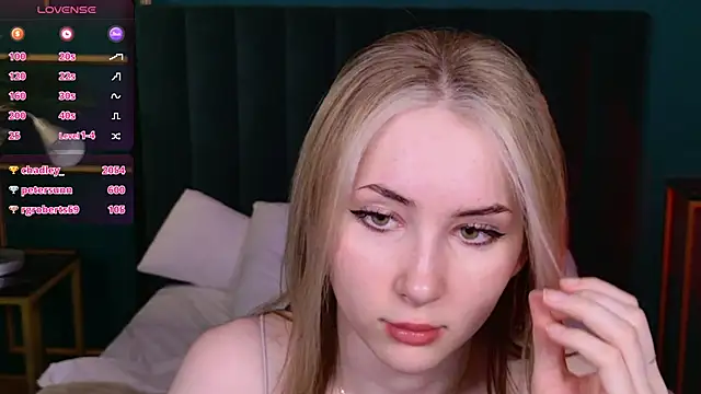 Snapshot of LiraKink chatting on 11/19/25, 08:25 LiraKink online show from 11/19/25, 08:25