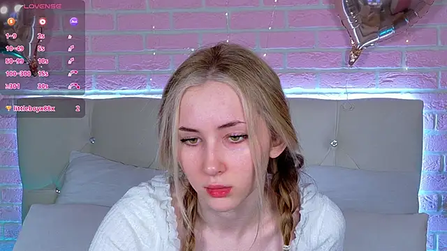 Snapshot of LiraKink chatting on 11/22/25, 04:44 LiraKink online show from 11/22/25, 04:44