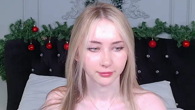 Snapshot of LiraKink chatting on 12/22/25, 03:47 LiraKink online show from 12/22/25, 03:47