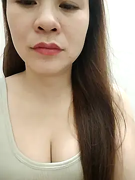 Snapshot of Girl_Shy2000 chatting on 10/17/25, 05:04 Girl Shy2000 online show from 10/17/25, 05:04