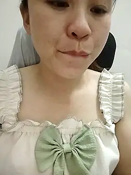 Snapshot of Girl_Shy2000 chatting on 11/09/25, 10:46 Girl Shy2000 online show from 11/09/25, 10:46