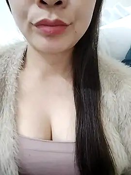 Snapshot of Girl_Shy2000 chatting on 11/23/25, 12:32 Girl Shy2000 online show from 11/23/25, 12:32