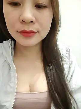 Snapshot of Girl_Shy2000 chatting on 11/28/25, 12:30 Girl Shy2000 online show from 11/28/25, 12:30