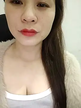 Snapshot of Girl_Shy2000 chatting on 12/04/25, 12:14 Girl Shy2000 online show from 12/04/25, 12:14