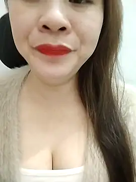 Snapshot of Girl_Shy2000 chatting on 12/15/25, 11:47 Girl Shy2000 online show from 12/15/25, 11:47