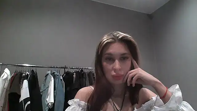 Snapshot of Meloriss chatting on 10/25/25, 03:18 Meloriss online show from 10/25/25, 03:18