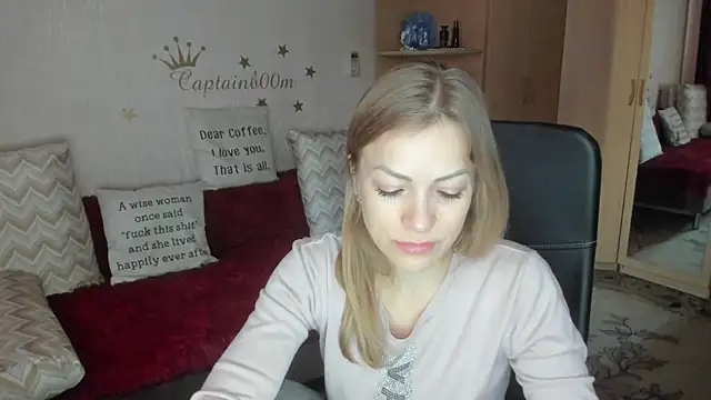 Tiffany Bates online show from 09/30/25, 03:33