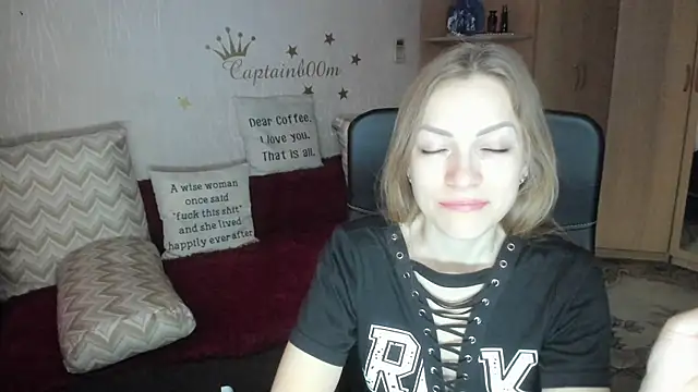 Tiffany Bates online show from 10/08/25, 03:15